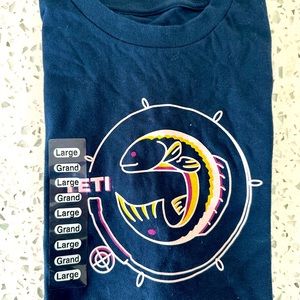 NWT, Yeti kids t-shirt, Size Large